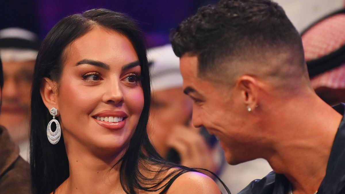 Bizarre vaartocht Cristiano Ronaldo en Georgina Rodriguez: glamourduo stuit op naakt koppel