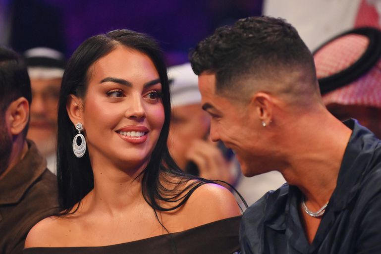 Bizarre vaartocht Cristiano Ronaldo en Georgina Rodriguez: glamourduo stuit op naakt koppel