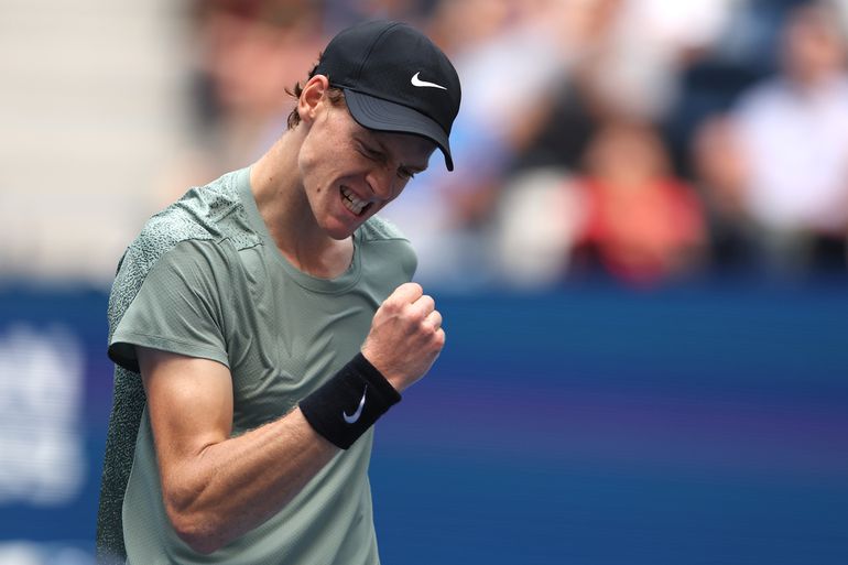 Jannik Sinner laat met pijnlijke pols Jack Draper afdruipen en bereikt finale US Open