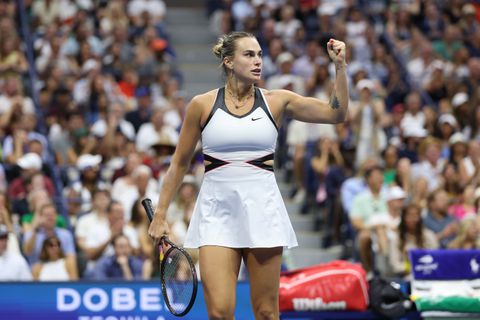 Toptennisster Aryna Sabalenka herpakt zich na pijnlijke fout en wint US Open-titel