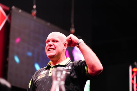 'Fitte' Michael van Gerwen is helemaal terug met ijzersterk optreden op Czech Darts Open: 'Kippenvel'