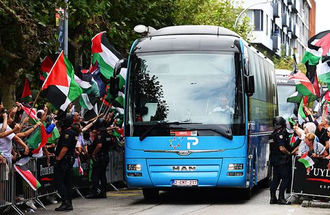 Israel-Premier Tech neemt in Vuelta opvallend besluit na massale demonstraties