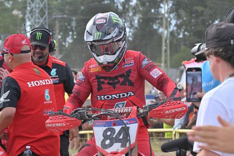 Motorcrossicoon Jeffrey Herlings (31) profiteert optimaal van geblesseerde concurrent en pakt derde titel in MXGP