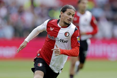 Feyenoorder Anis Hadj Moussa gooit met opvallende actie olie op het vuur tijdens transfersoap
