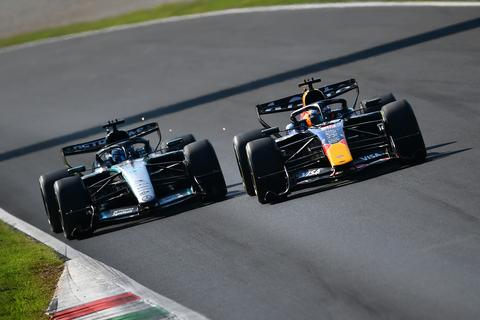 Live Formule 1 | Max Verstappen vecht met George Russell en teruggekeerde Kimi Antonelli om zege
