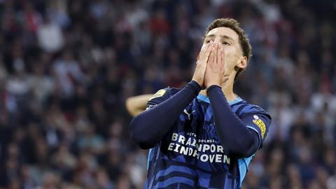 PSV-ster Ivan Perisic (37) en Peter Bosz spreken klare taal over soap rondom Ruben van Bommel: 'Het moet klaar zijn'