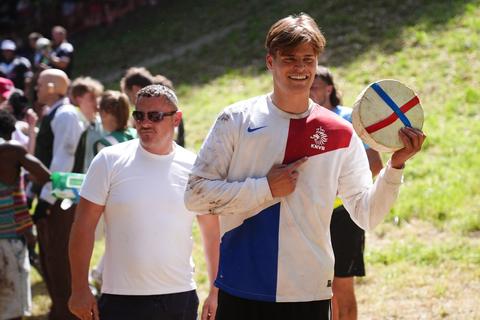 Influencer Niels Wennemars rent de longen uit z'n lijf tijdens speciale afstand bij Diamond League-finale