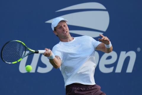 Nederlandse toptennisser Botic van de Zandschulp 'ongelofelijk blij' na 'lastige avond' op US Open