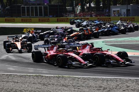 Groot drama voor Ferrari tijdens 'eigen' GP van Italië: Charles Leclerc crasht hard en benadeelt teamgenoot