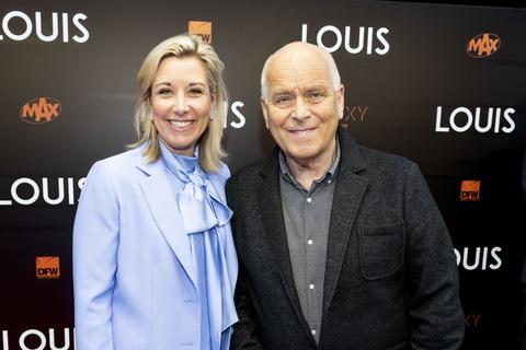 Bekende voetbalcommentator Evert ten Napel (81) laat dochter Carrie huilen op televisie