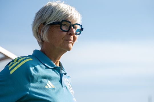 Trainer Ajax Vrouwen heeft na ophef veel spijt van opzienbarende uitspraak