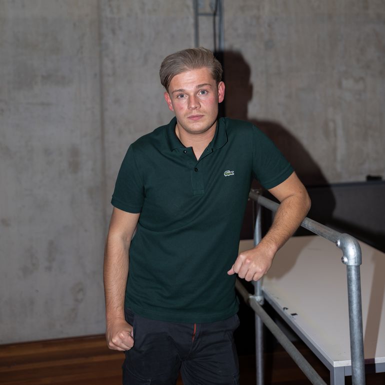 Veelbesproken influencer 'total loss' afgevoerd na bokspartij: 'Ik heb hem veel pijn gedaan'