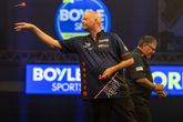 Raymond van Barneveld liet zich niet van zijn meest sportieve kant zien na afloop © PDC