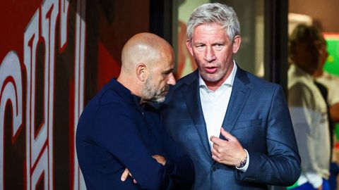 PSV-directeur heeft 'geen haast' met verlengen contract Peter Bosz: 'Dat weet iedereen'
