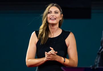 Tennisicoon Maria Sharapova schrikt zich rot en krijgt opvallende reactie: 'Vat ik maar op als compliment'