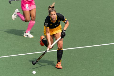 Opmerkelijke rode kaart zorgt voor flinke discussie: 'De regel slaat nergens op'