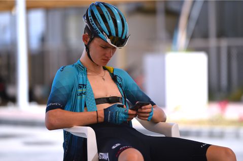 Zoon (23) wielerlegende neemt drastisch besluit na zware periode vol 'angst en pijn'