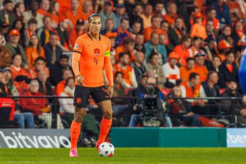 Oranje-aanvoerder Virgil van Dijk staat stil bij bijzondere mijlpaal: 'Dat leek altijd zo ver weg'