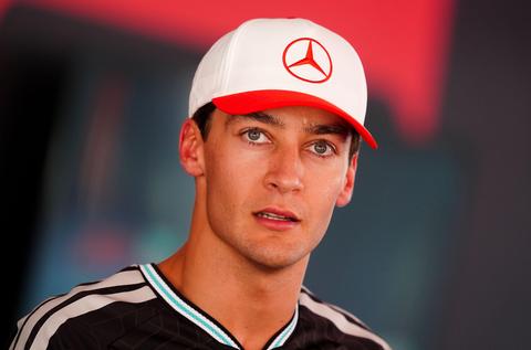 Nieuwe dreun voor George Russell in strijd om wereldtitel: Mercedes-coureur krijgt vervelende straf voor GP Singapore