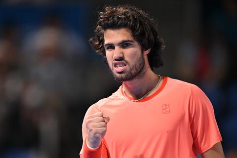 Toptennisser Carlos Alcaraz evenaart Spaanse captain met titel in Tokio: 'Was lastig om positief te blijven'