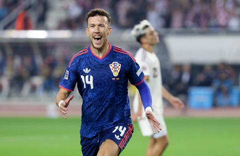 Hoofdrol voor PSV'er Ivan Perisic bij Kroatie: goal en rode kaart in Nations League-duel