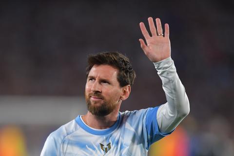 Voetbalicoon Lionel Messi (39) speelt laatste wedstrijd voor Argentinië: prachtige beelden bij afscheid