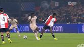 Ongeloof om discutabele rode kaart Feyenoord: 'Het is bijna lachwekkend om uit te leggen'