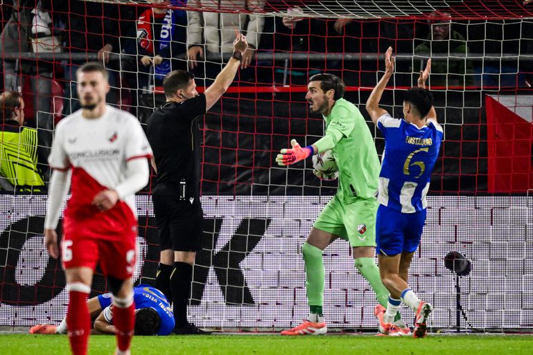 Scheidsrechter treedt resoluut op tegen 'geweldadig gedrag' keeper FC Utrecht, smetje op eerste punt in Europa