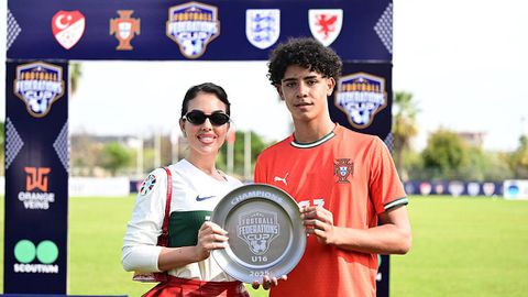 Georgina Rodriguez en Cristiano Ronaldo junior © Getty Images