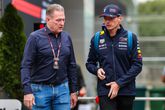 Max Verstappen en vader Jos bij de Grand Prix van Azerbeidzjan. © Getty Images