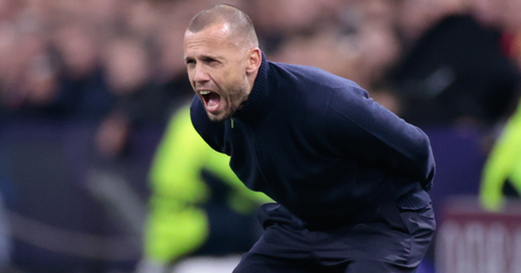 Ajax is met tikkende tijdbom John Heitinga het sukkeltje van de klas in de Champions League