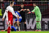 Verbazing bij Barkas na rode kaart tegen FC Porto. ©ANP.