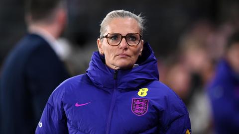 Discussie rondom Sarina Wiegman bij Oranje laait op: 'Kan je juist iemand héél erg mee beschadigen'