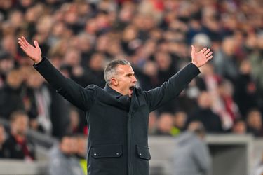 Balende Robin van Persie geeft tegenstrijdig antwoord na zure nederlaag Feyenoord: 'Dat klinkt gek'