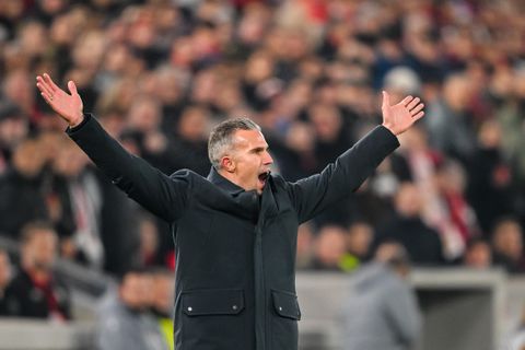 Balende Robin van Persie geeft tegenstrijdig antwoord na zure nederlaag Feyenoord: 'Dat klinkt gek'
