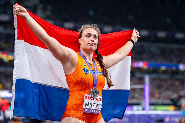 Veelbesproken Oranje-atlete maakt indruk met fotoshoot na 'schandalige situatie': 'Ben een beetje verliefd'