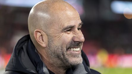 Peter Bosz kijkt ogen uit bij monsterzege PSV: 'Het publiek gaf ons het grootste compliment'