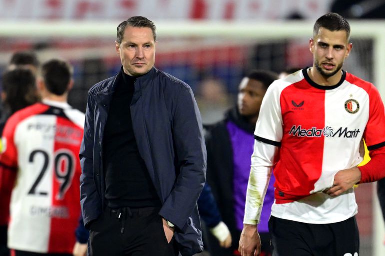 Wat Feyenoord-trainer Brian Priske maar blijft doen, kan bij een topclub écht niet meer