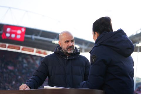 Familie Peter Bosz herkent 'normaal zo relaxete' man niet als hij coach is: 'Belt na elke wedstrijd met zijn moeder'