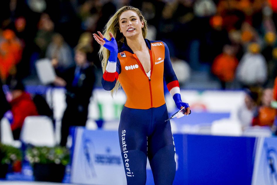 Schaatskampioene Jutta Leerdam kan tranen niet bedwingen: 'Iedereen heel erg bedankt'