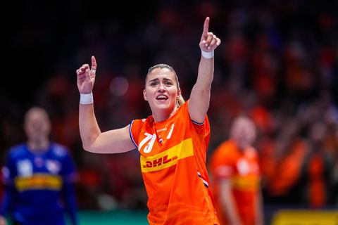 LIVE WK handbal | IJzersterk Oranje op ruime voorsprong in jacht op kwartfinale tegen Polen