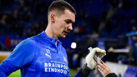 Blessurezorgen onder de lat bij PSV: Matej Kovar én Nick Olij voorlopig uit de roulatie