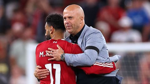 Bom barst bij Liverpool na vernietigend interview sterspeler Mohamed Salah: 'Relatie met Arne Slot is kapot'