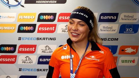 Gekke week voor schaatsicoon Jutta Leerdam eindigt met goud in Thialf: 'We hebben een paar littekens opgelopen'