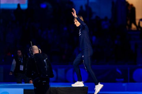 Jordan Stolz opnieuw oppermachtig bij World Cup Heerenveen: schaatsfenomeen krijgt Thialf stil