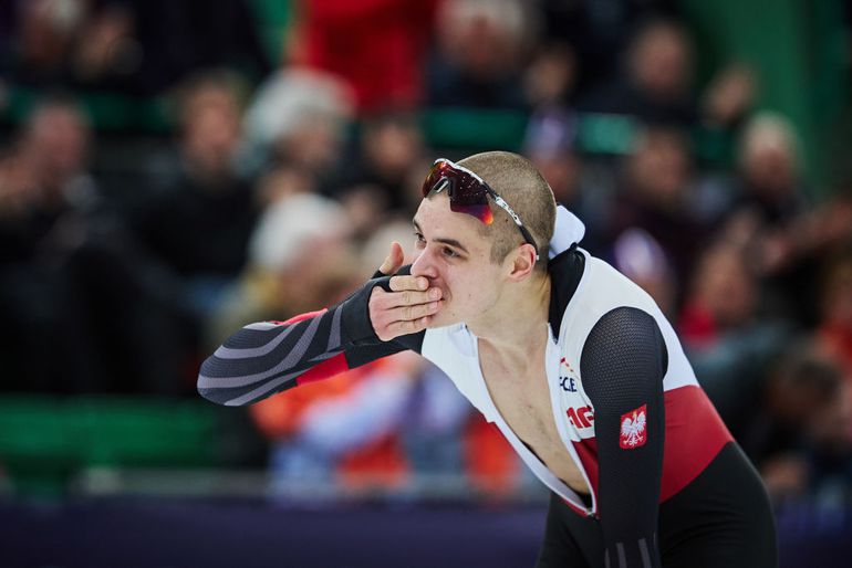 Piepjonge stayer schaatst ervaren mannen eraf op 10 km in Thialf, geen prijzen voor Nederlanders