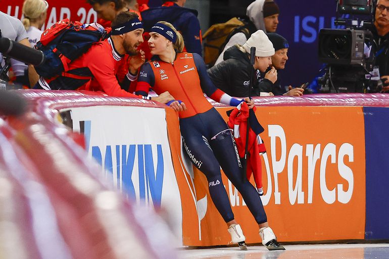 Schaatstopper Joy Beune gaat strijd aan met haar vriend Kjeld Nuis: 'Wie heeft de betere tattoo?'