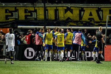 Cambuur bezorgt Vitesse nieuwe dreun en bekert verder naar de halve finales