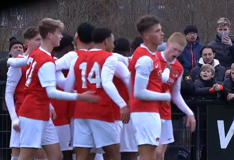 Titelverdediger AZ wint knap van Atlético Madrid in Youth League, Dave Kwakman maakt bijna doelpunt van het jaar