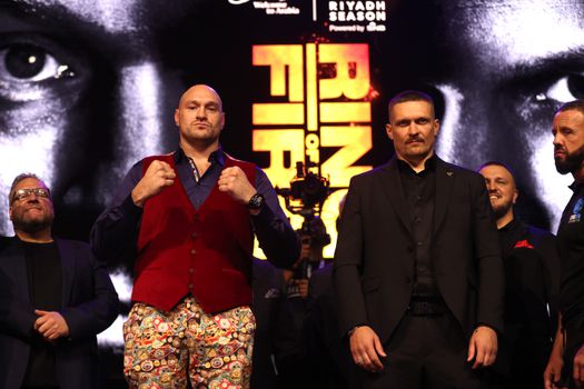 Oleksandr Usyk 'houdt nóg meer van Tyson Fury' na opnieuw verplaatsen gevecht